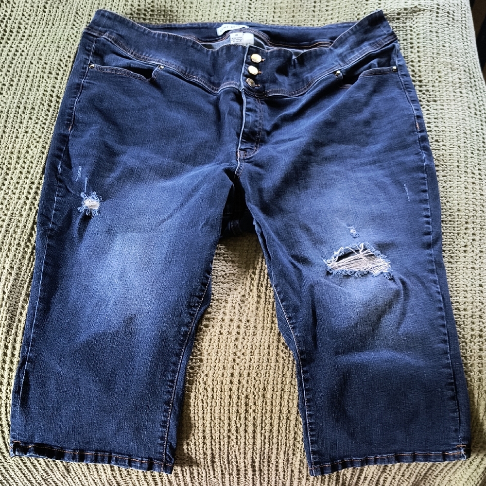 Lane Bryant Dark Blue Distressed Women's Cropped Jeans